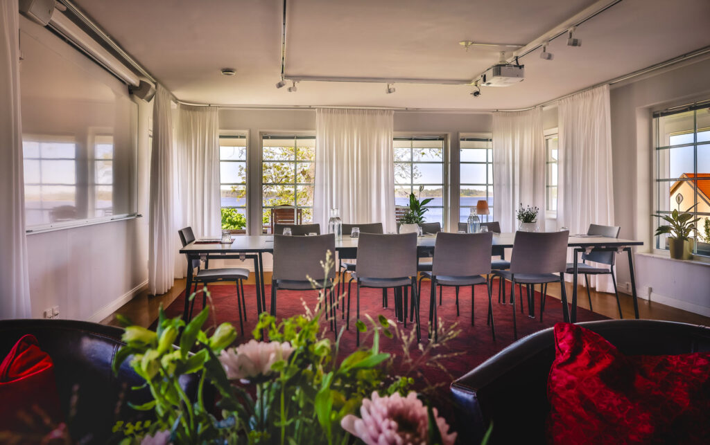 Konferenslokal med sjöutsikt på Krägga Herrgård